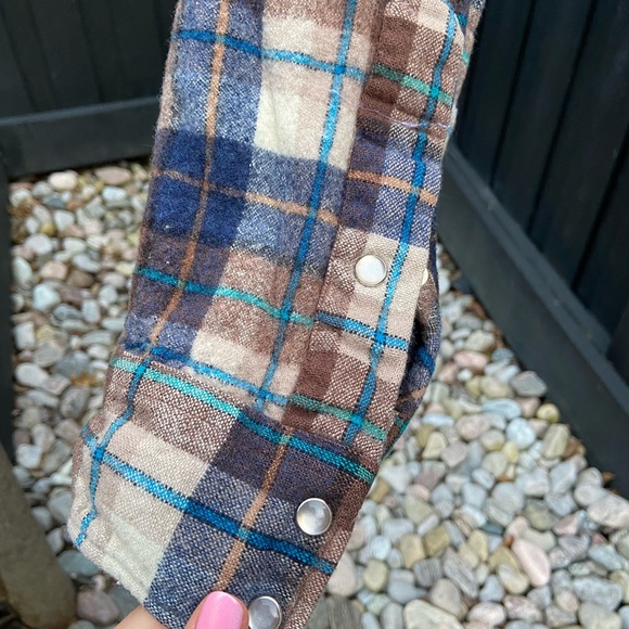 Vintage Pendleton wool button up shirt - Picture 5 of 6